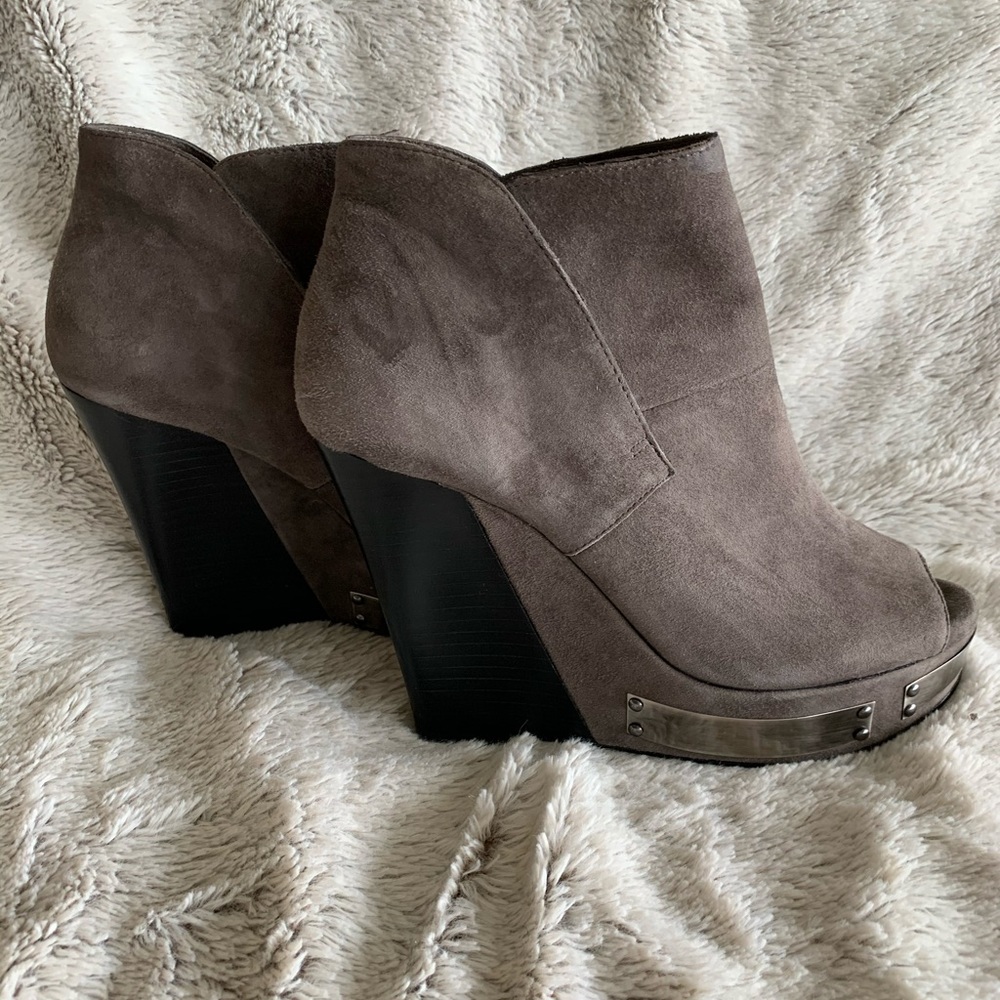 Vince Camuto peep toes